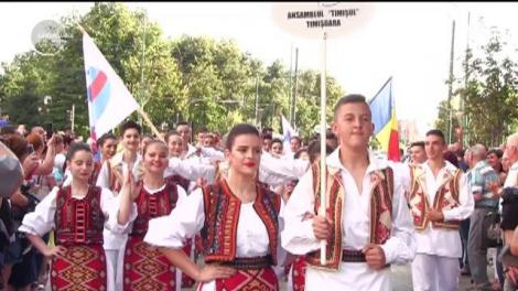 Este sărbătoare la Timişoara! Acolo însă nu vorbim despre muzică ci despre parada portului popular