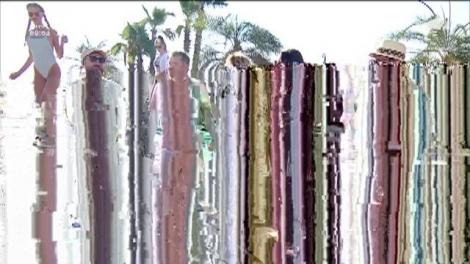 Poza perfectă cere sacrificii mari! Flavia, fotografiată de Dani în cel mai sexy mod posibil. Răzvan: "Vă deranjăm?"