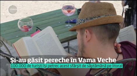 Există însă un colţ de ţară unde a fost soare. Pe litoral, o sută de mii de turişti au petrecut întreaga zi
