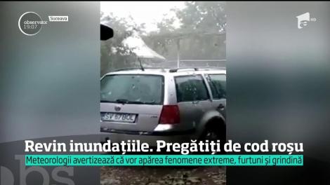 Mii de oameni retrăiesc coşmarul inundaţiilor. Apele le-au năvălit în case