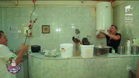 Vasilică Ceterașu', BĂTUT din nou de Nea Mărin: „Spatele meu e roșu. Bătaie de joc!”