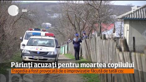 Doi părinţi din Iaşi riscă să intre la închisoare, la un an după ce le-a murit copilul
