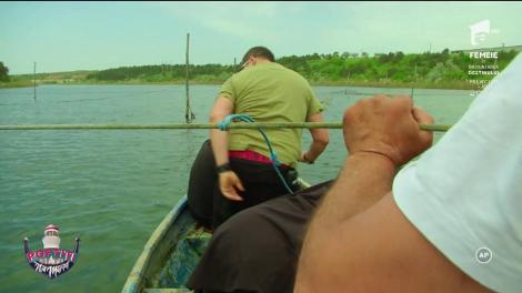  „Eu rămân cu sechele!”. Nea Mărin a găsit metoda perfectă să îl terorizeze pe Jean de la Craiova în barcă! Nicoleta Luciu a țipat ca din gură de șarpe