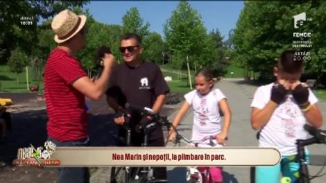 Nea Marin și nepoții, la plimbare cu bicicletă prin parc