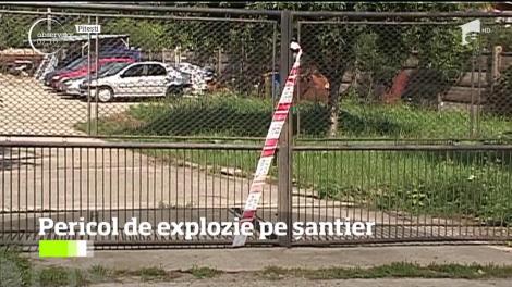 Au fost momente de panică pe o stradă din Piteşti. Câţiva muncitori care săpau la o fundație au descoperit mai multe grenade ruginite