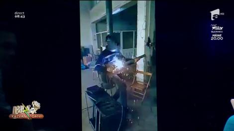 Smiley News. Metalist la propriu! Cântă cu aparatul de sudură