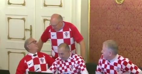 Miniştrii croaţi au îmbrăcat tricourile naţionalei la prima şedinţă de guvern după victoria împotriva Angliei