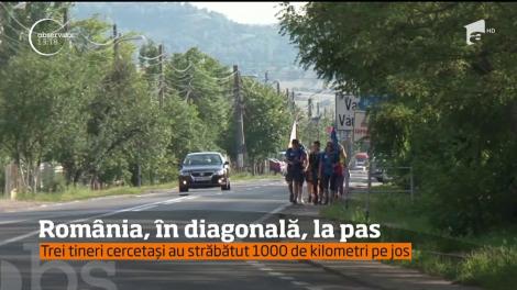 Au mers pe jos o mie de kilometri prin toată ţara, într-un experiment gândit chiar de ei. Trei tineri cercetaşi au plecat să străbată România