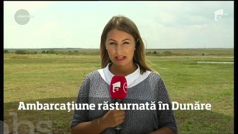 Opt turişti au trecut prin clipe de groază, ieri, după ce ambarcaţiunea în care se aflau s-a răsturnat în golful Musura