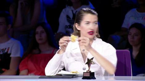 Gabriela are patru anișori și a gătit în direct la „Next Star”! Dorian a intrat în bucluc după ce a mâncat toată salata! Fetița s-a făcut foc și pară!