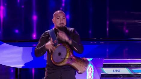 Show total pe scenă Next Star! Marian Ristea cântă la darabană