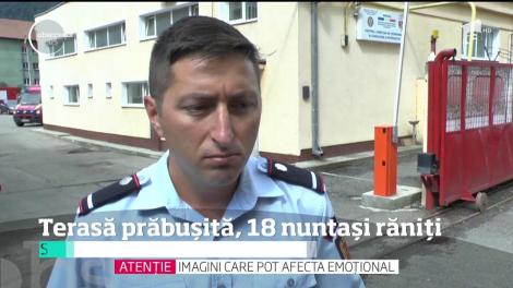 A fost plan roşu de salvare la o nuntă în staţiunea Durău. 18 oameni au fost răniţi după ce o balustradă a cedat, iar terasa pe care se aflau nuntaşii s-a prăbuşit cu tot cu ei