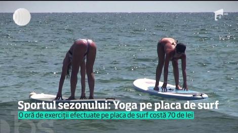 Yoga pe placa de surf, sportul sezonului