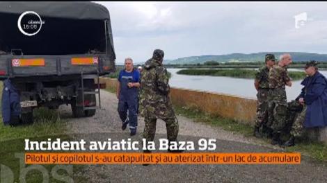 Incident aviatic la Baza 95! Pilotul ș copilotul s-au catapultat și au aterizat într-un lac de acumulare