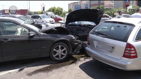 Trei şoferi au trăit clipe de groazăla un semafor din Bucureşti