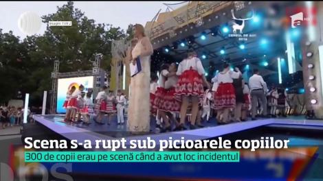 Festivalul Mamaia Copiilor s-a încheiat cu momente de panică. Scena s-a prăbuşit cu cei 300 de artişti care îşi primeau diplomele