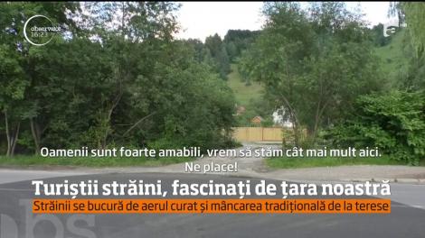 Tot mai mulți turiști străini sunt fascinați de România, în special județul Brașov