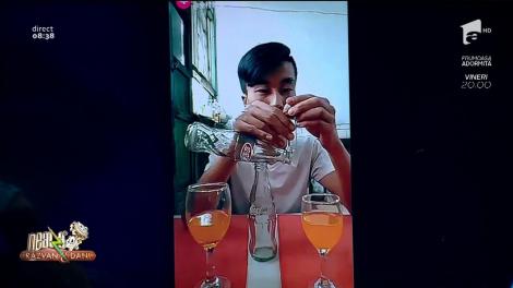 Smiley News. Magie cu sticle goale și pahare pline