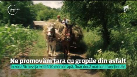 Avem o ţară frumoasă, cum ajungem la ea? Pe drumuri lovite parcă de meteoriţi, turiştii îşi distrug maşinile şi nervii, ca să vadă minunile de la Dunăre şi cele mai frumoase cascade ale României