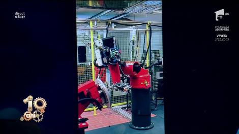 Smiley News. Robotul care îți servește berea perfect