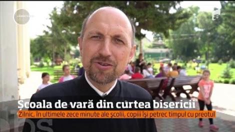 Școala de vară din curtea bisericii din Vovidenia, locul preferat de copiii din Botoșani