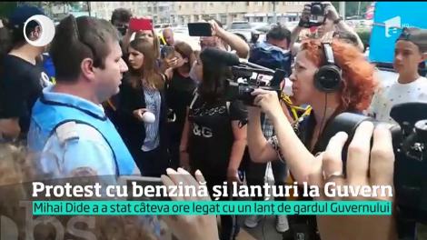 Protest cu benzină și lanțuri la Guvern