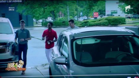 Smiley News: Un patron din SUA i-a dat cadou o mașină unui angajat care a mers pe jos, 32 de kilometri, până la serviciu