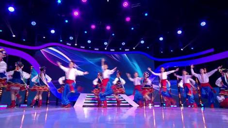 Explozie de culoare și veselie la „Next Star”. Trupa Kozaciok a impresionat cu dansuri populare ucrainiene. Juriul s-a ridicat în picioare