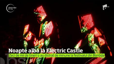 O nouă noapte de distracţie la festivalul Electric Castle. Petrecăreţii nu s-au putut opri din dans până în zori