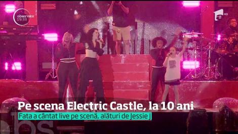 Ultima noapte la Electric Castle a adus un moment inedit. Pe scenă, lângă faimoasa cântăreaţă Jessie J, a urcat o fetiţă de 10 ani