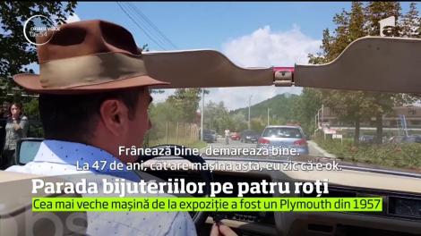 Paradă inedită la Sărata Monteoru, din Buzău! Zeci de maşini de epocă au făcut deliciul spectatorilor