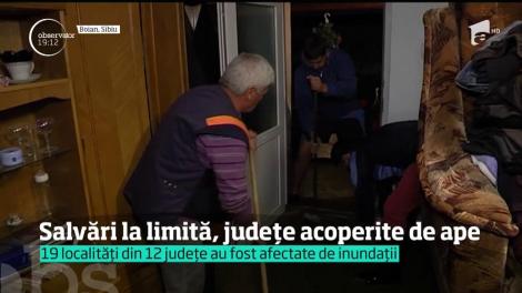 În România vremea este la extreme. Un om a murit, surprins de puhoaie. Sute de familii sunt disperate, după ce apa a ajuns în case. Guvernul scoate bani din fondul de rezervă pentru sinistraţi