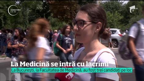 Lacrimi de emoţie la examenul de admitere de la facultăţile de medicină din toată ţara