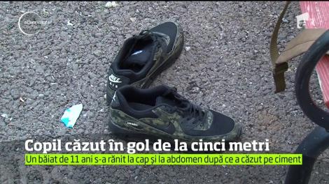 Un băiat de 11 ani din Piteşti s-a rănit grav, după ce a căzut direct pe ciment,de la o înălţime de cinci metri