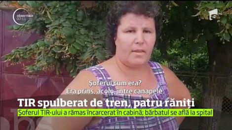 Patru oameni au fost grav răniţi în Teleorman, după ce un TIR s-a ciocnit violent cu un tren, la o trecere la nivel cu calea ferată