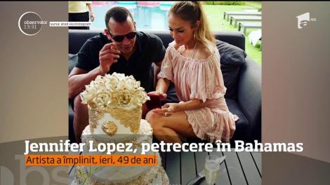 Jennifer Lopez a împlinit 49 de ani. Pentru ziua sa de naştere, artista a ales să plece în vacanţă, în Bahamas, alături de copiii, prieteni şi noul său iubit