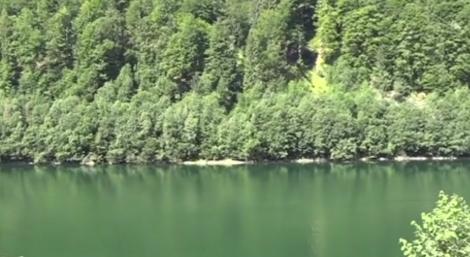 Descoperire neaşteptată în Argeş. Sute de cartuşe au fost găsite pe malul barajului Râuşor