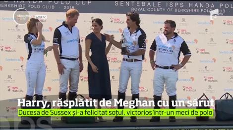 Prinţul Harry şi soţia sa, Meghan au avut un moment de tandreţe în public şi, bineînţeles, acesta nu le-a scăpat jurnaliştilor!