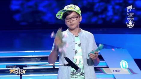 "O să cântăm la vioară un vals de Strauss, dar improvizat cu... găini!" Poftim?! Doi puști îi lasă mască pe jurați