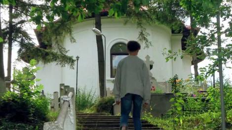 „De mama îmi e cel mai dor atunci când merg la mormântul ei...”. Povestea lui Andrei Chisăliță este una tristă, despre boală, neputință și moarte