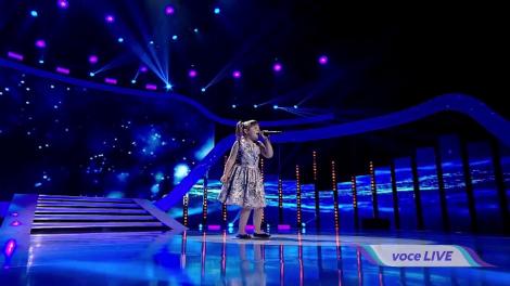 "Cum trăiește ea emoția cântecului!" Ilinca, cea mai originală și emoționantă interpretare a piesei "Mare albastră"