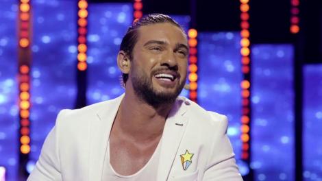 "Eu sunt Magicianul Petru și am început să fac trucuri cu o monedă!" Lidia, cu inima la gât: "Dacă se rănește? Măi copile!"