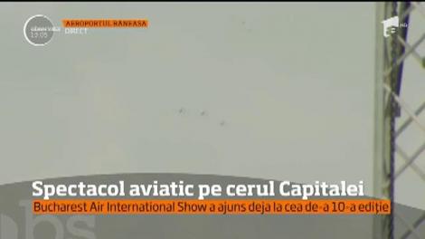 Spectacol aviatic pe cerul Capitalei