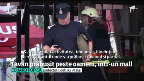 O familie a trăit clipe de groază într-un mall din Vaslui. Tavanul restaurantului s-a prăbuşit peste ei