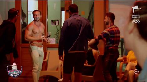 Vedetele au încins atmosfera, iar Dorian Popa a făcut show total: Și-a dat tricoul jos și s-a lăsat atins de fete