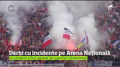 Derby cu incidente pe Arena Naţională. Violenţele au început chiar dinaintea începerii meciului dintre Dinamo şi FCSB, când fanii dinamovişti au aprins torţe şi petarde, iar un jandarm a fost agresat