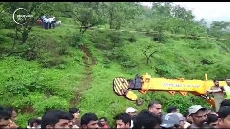 Accident rutier cu bilanţ dramatic pe o şosea de munte din vestul Indiei