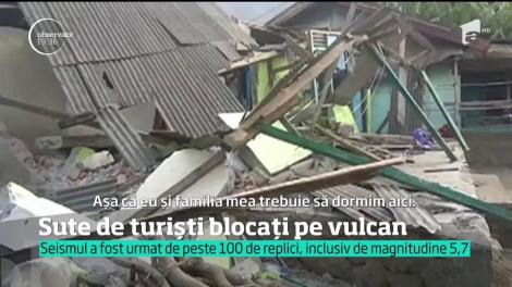 Sute de turiști blocați pe vulcan de pe insula indoneziană Lombok