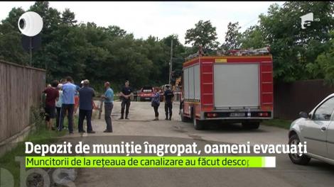A fost panică în Topliţa, după ce mai mulţi muncitori care săpau la canalizare au descoperit un depozit de muniţie din Primul Război Mondial