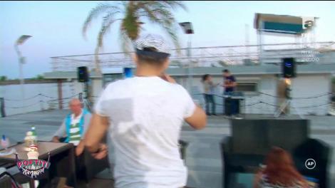 Terasa lui Liviu și Andrei s-a umplut de clienți, dar ei n-au cu ce să-i servească